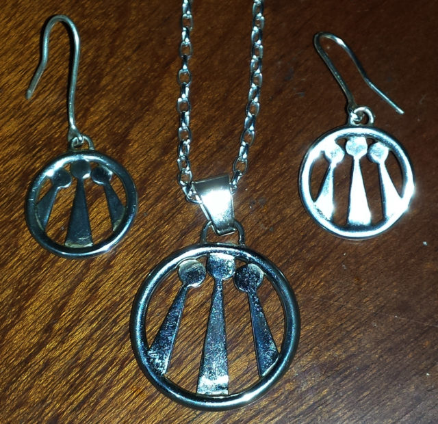 awen_earrings_pendant